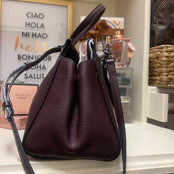 🎄🎁NWT, Coach Fulton satchel in o blood/ pewter hardware . - Picture 5 of 10